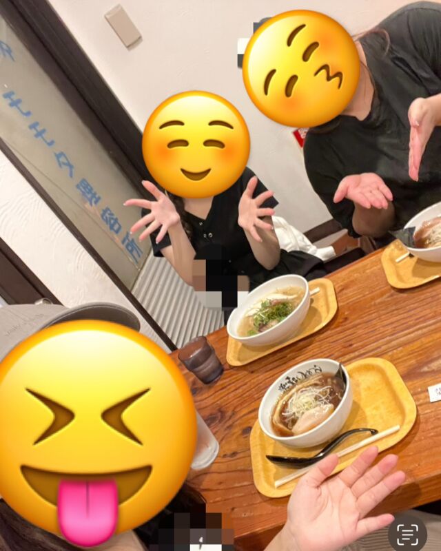 こんにちは＼(^o^)／
ライブチャットカフェ町田店スタッフ研修中の🐯です！

先日、グルメ部で新横浜のラーメン博物館🍜へ行ってきました！！

ラーメン普段一杯でお腹いっぱいになっちゃう子も、
2杯は食べれてました、、🍜🍜！！

中には、3〜4杯食べてる女の子も👧？😳！！

お腹ぱんぱんで、、
このあと沢山お仕事してきました！笑

この間からお腹いっぱい食べれて幸せ〜✨

座ってるお仕事なので
体型気にせずお仕事できるのが
このお仕事の強みですね😏✨

#町田 #横浜 #東京蒲田
#リモ活 #ライブチャット #ライブチャットカフェ
#04 #03 #06 #05
#なめねこカード #ラーメン屋 #ラーメン博物館